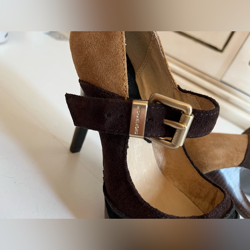 MICHAEL Michael Kors Brown Tan Black Suede Maryjane Gold buckle Pump Size 6.5 - Picture 16 of 16